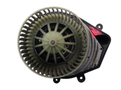 Salono Ventiliatoriaus Variklis VW Passat Audi A4 8D1820021 740221233F 1084