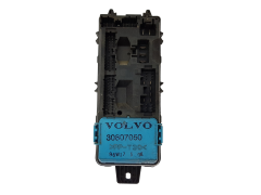 Saugiklių dėžutė Volvo 30807016 30807050