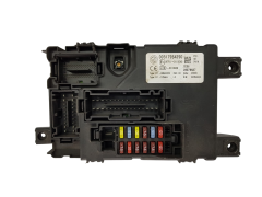Saugiklių dėžutė Fiat 00517954290 28079637 Delphi 19728
