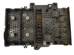 Saugiklių dėžutė Chrysler P4707794 19653