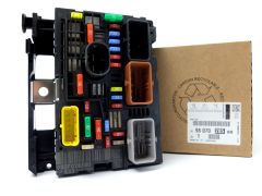 Saugiklių dėžutė Naujas Originalus Citroen Peugeot C4 C6 407 9807028580
