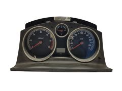 Tachometras Opel Astra H Zafira B 13267567UX 2395